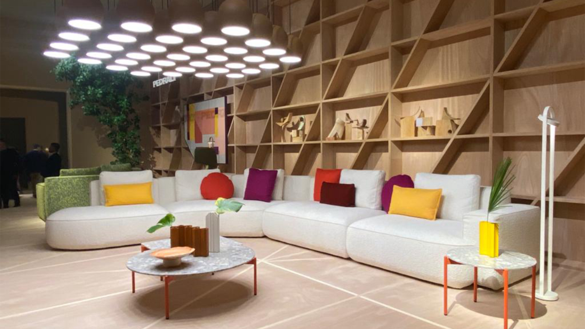 salone-del-mobile-milano-haus-gazetadopovo-pedrali-sharon-abdalla